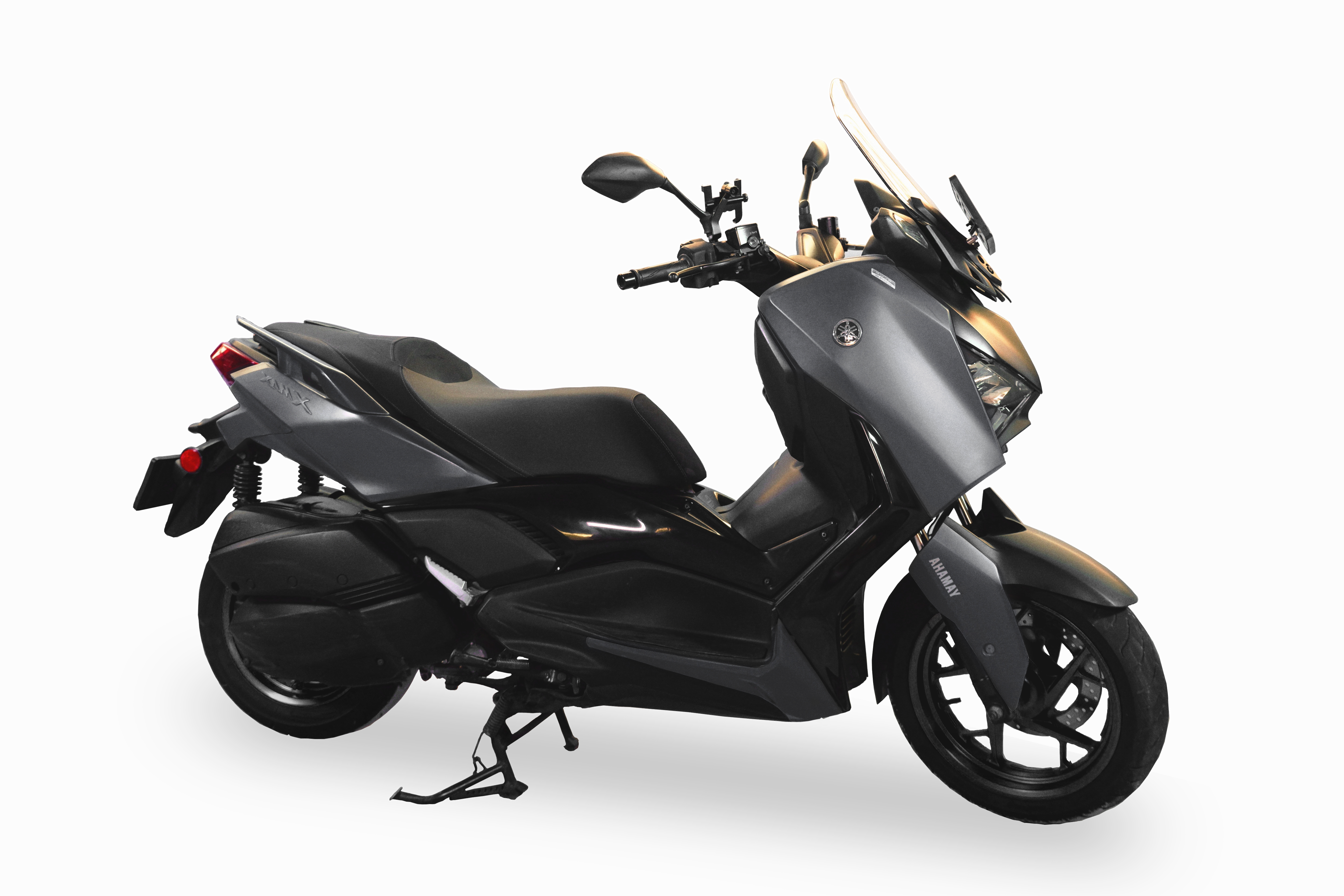Mieten Sie einen Yamaha XMax Connected (weiß)